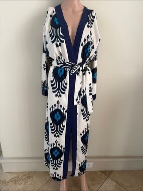 Printed Long Tie-Waist Robe in White with Navy & Blue